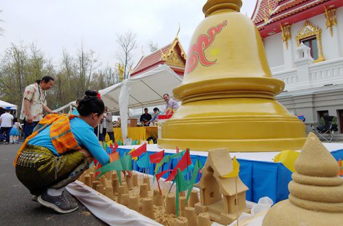 celebrate songkran day at wat mongkoltepminee america